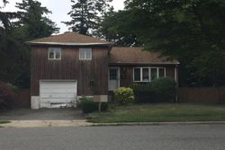 Pre-foreclosure in  FORD DR S Massapequa, NY 11758