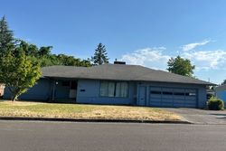 Pre-foreclosure in  NW 17TH ST Mcminnville, OR 97128