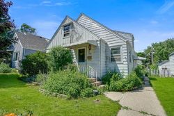 Pre-foreclosure in  W CLEVELAND AVE Milwaukee, WI 53219