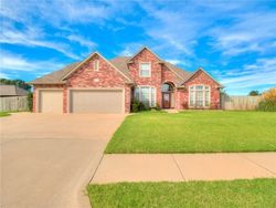 Pre-foreclosure in  SW 140TH TER Oklahoma City, OK 73170