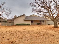 Pre-foreclosure in  HEFNER VILLAGE CIR Oklahoma City, OK 73162