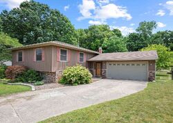 Pre-foreclosure in  N COUNTRY LN Peoria, IL 61604