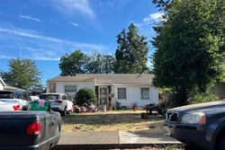 Pre-foreclosure in  SE REEDWAY ST Portland, OR 97206