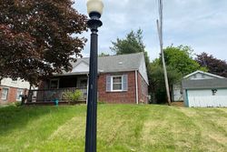 Pre-foreclosure in  REDWOOD AVE Akron, OH 44301