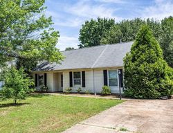 Pre-foreclosure in  BENT TREE DR Fredericksburg, VA 22407