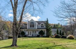 Pre-foreclosure in  PEEKSKILL HOLLOW RD Putnam Valley, NY 10579