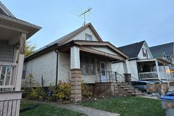 Pre-foreclosure in  W VILTER LN Milwaukee, WI 53204