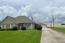 Pre-foreclosure in  ROSEDOWN DR Thibodaux, LA 70301