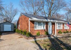 Pre-foreclosure in  HOUNZ LN Louisville, KY 40223