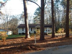 Pre-foreclosure in  GORDON CIR SW Mableton, GA 30126