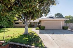 Pre-foreclosure in  N COLONIAL AVE Fresno, CA 93704