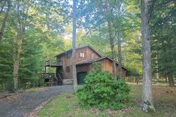 Pre-foreclosure in  BLUE SPRUCE CT Milford, PA 18337