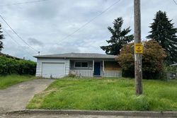 Pre-foreclosure in  SE 89TH AVE Portland, OR 97216