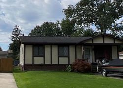 Pre-foreclosure in  FENMORE AVE Waterford, MI 48328