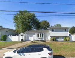 Pre-foreclosure in  W 21ST ST Deer Park, NY 11729