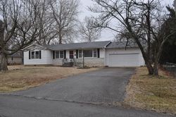 Pre-foreclosure in  W LAWRENCE Marionville, MO 65705