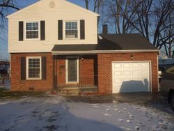 Pre-foreclosure in  EASTGATE RD Toledo, OH 43615