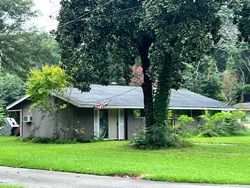 Pre-foreclosure in  LAKESHORE DR Monroe, LA 71203