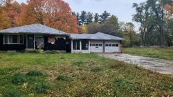 Pre-foreclosure in  PENWELL AVE Elkhart, IN 46516
