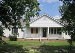 Pre-foreclosure Listing in COURTHOUSE RD DINWIDDIE, VA 23841