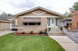 Pre-foreclosure in  OAK ST Dolton, IL 60419