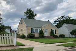 Pre-foreclosure in  DITMAS AVE Uniondale, NY 11553