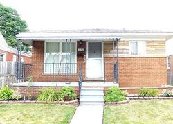 Pre-foreclosure in  LINCOLN AVE Lincoln Park, MI 48146