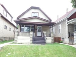 Pre-foreclosure in  S 11TH ST Milwaukee, WI 53204