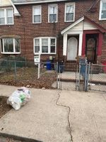 Pre-foreclosure in  205TH ST Saint Albans, NY 11412