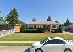 Pre-foreclosure in  W 36TH ST Davenport, IA 52806