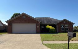 Pre-foreclosure Listing in COMMERCE DR BEREA, KY 40403