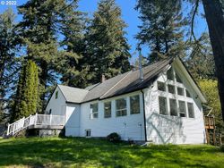 Pre-foreclosure in  NE EVERETT ST Camas, WA 98607