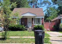 Pre-foreclosure in  GREENVIEW AVE Detroit, MI 48228