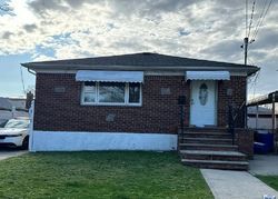 Pre-foreclosure in  182ND ST Springfield Gardens, NY 11413