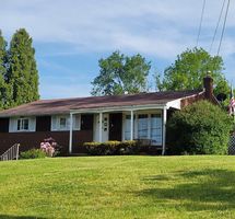 Pre-foreclosure in  DUBLIN RD Bethel Park, PA 15102