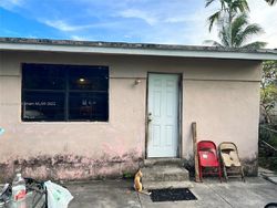 Pre-foreclosure in  NW 117TH ST Miami, FL 33168