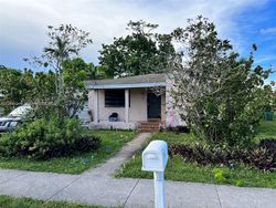 Pre-foreclosure in  NW 117TH ST Miami, FL 33168