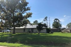 Pre-foreclosure in  BAYOU BEND DR Houma, LA 70364