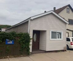 Pre-foreclosure in  S BRANDON AVE Chicago, IL 60633