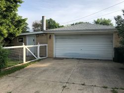 Pre-foreclosure in  KNOLL AVE Waterloo, IA 50701