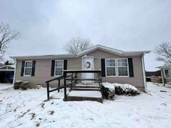 Pre-foreclosure in  FOUNTAIN LAKE DR Greenfield, IN 46140