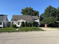 Pre-foreclosure in  W 15TH ST Sterling, IL 61081