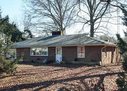 Pre-foreclosure in  WARREN AVE Mount Vernon, IL 62864