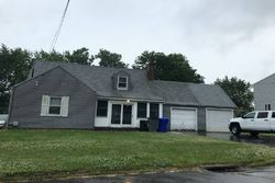 Pre-foreclosure in  LYNCH TER Enfield, CT 06082