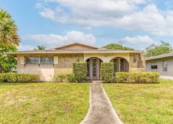 Pre-foreclosure in  S CRESCENT DR Hollywood, FL 33021