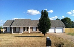 Pre-foreclosure Listing in FARMBROOK DR FORT MITCHELL, AL 36856