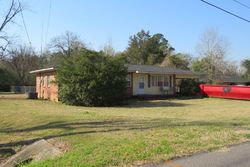 Pre-foreclosure in  BROAD ST Dothan, AL 36303