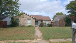 Pre-foreclosure in  YAUPON DR Arlington, TX 76018
