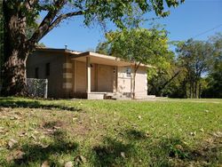 Pre-foreclosure Listing in E HICKORY ST KAUFMAN, TX 75142