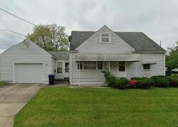 Pre-foreclosure in  DAVIS ST Akron, OH 44310